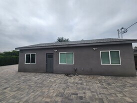 Building Photo - 15524 Tupper St