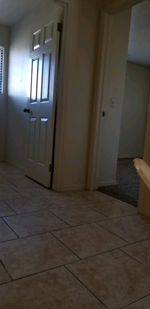 Building Photo - Downtown Town Home