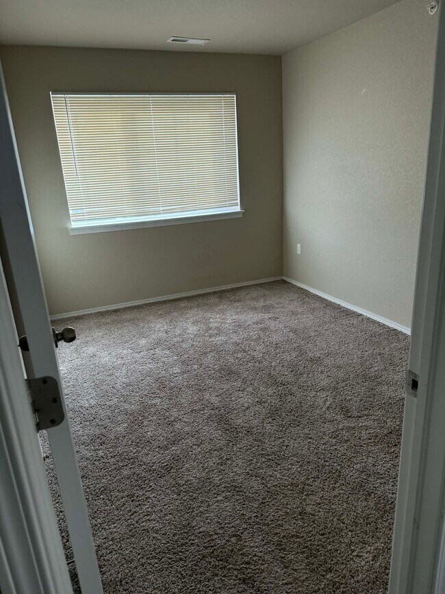 Building Photo - 1745 Flintshire St