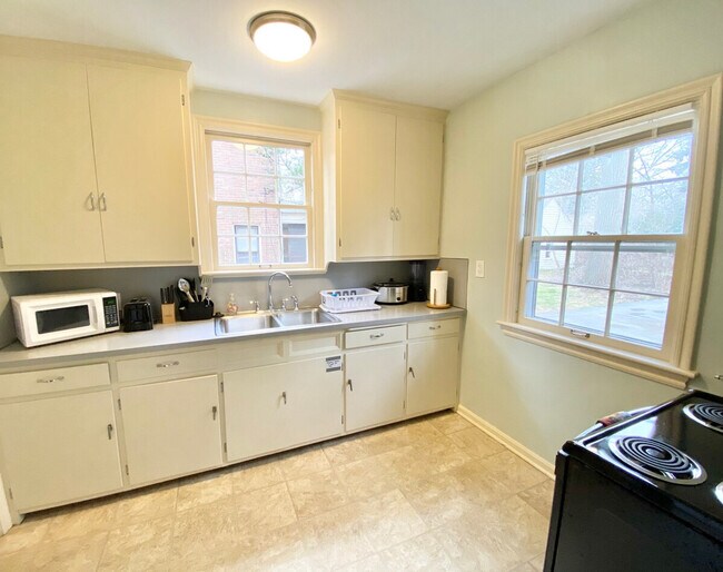 Building Photo - 16225 Glynn Rd