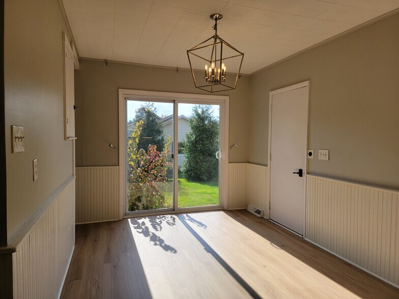 Building Photo - 819 Fruitville Pike