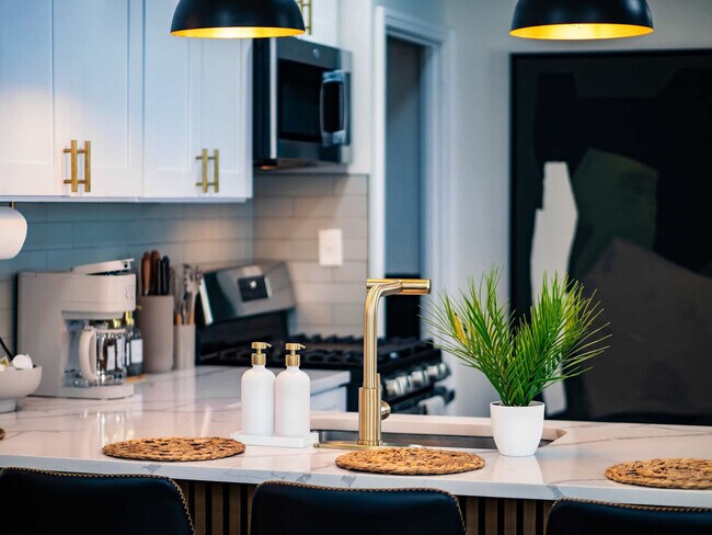 Building Photo - 5252 W 45th St