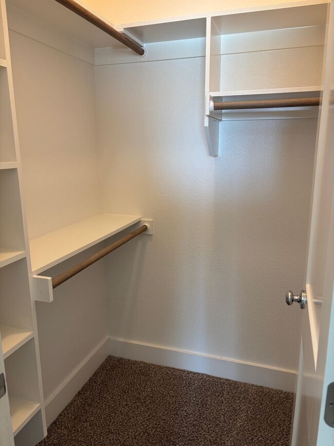 Building Photo - Colorful 2/2 Townhomes in Sherman! FREE MONTH!