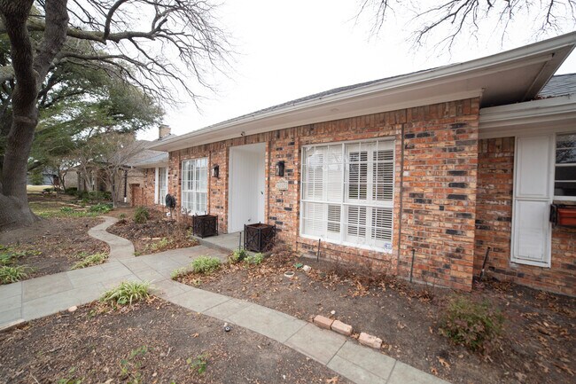 Building Photo - 6005 Canyon Springs Rd