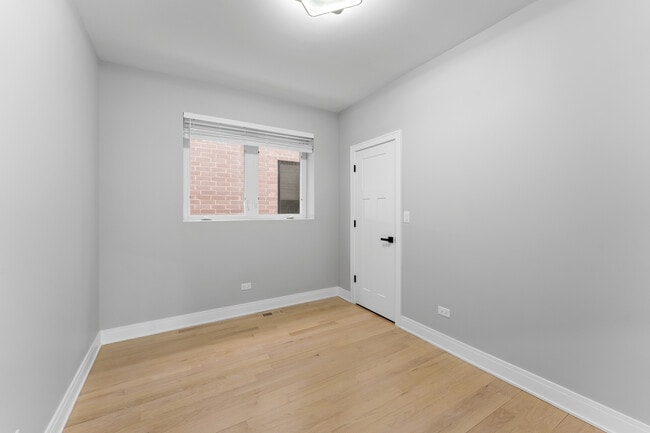 Building Photo - 7428 N Rogers Ave