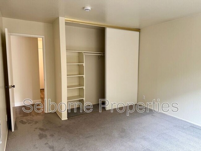 Building Photo - 121 41st St
