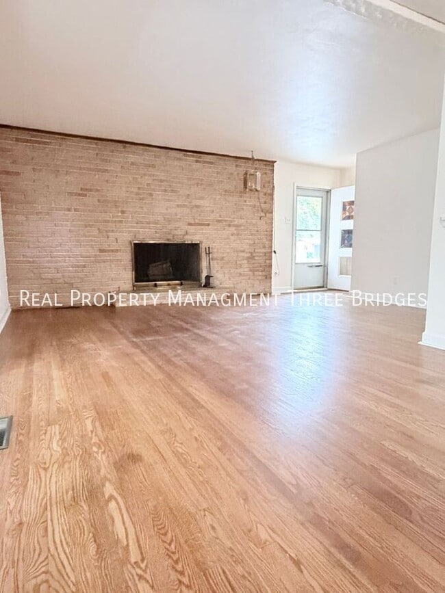 Building Photo - 90 Canisius Ln