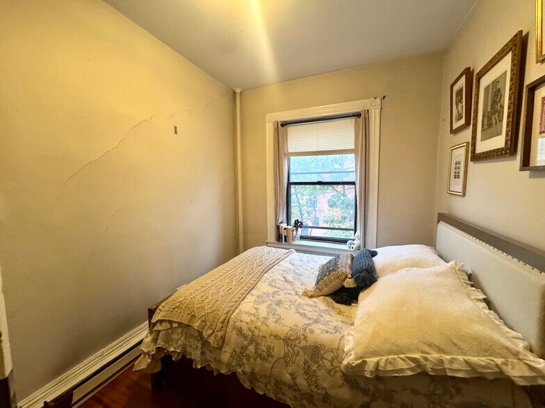 Building Photo - 614 Columbus Ave