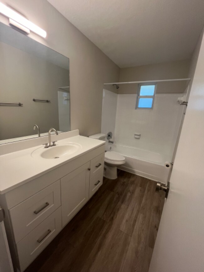 Building Photo - Updated 2/2 in Indian River Estates