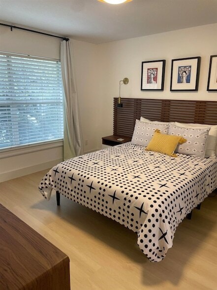 Building Photo - 204 16th St