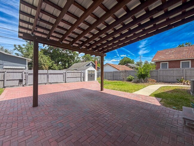 Building Photo - Luxury Historic Home Near UF | Fully Renovated 3BR/2BA with Private Yard & Premium Finishes