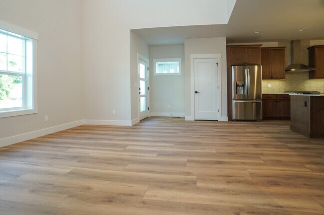 Building Photo - 150 N Edgewood Ln