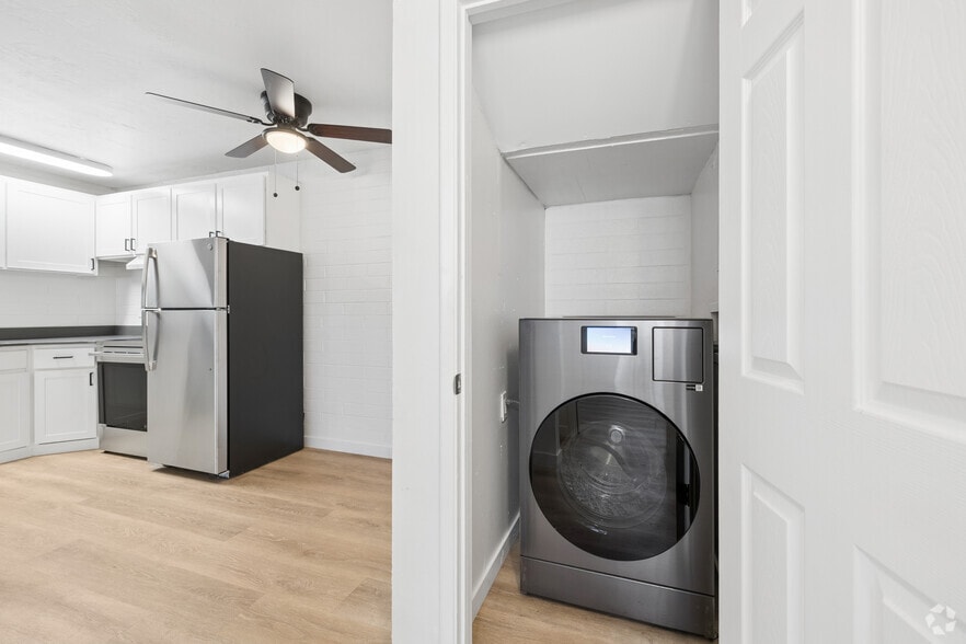 1BR, 1BA - 600SF - Laundry Room - Miramonte on 3rd