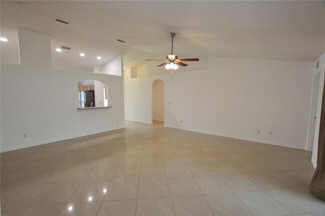 Building Photo - 18 Pittwick Ln