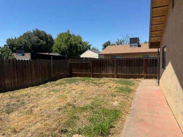 Building Photo - Modesto 3 Bedroom 2 Bathroom Home