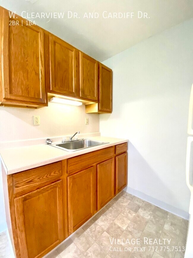 Building Photo - 51 W Clearview Dr