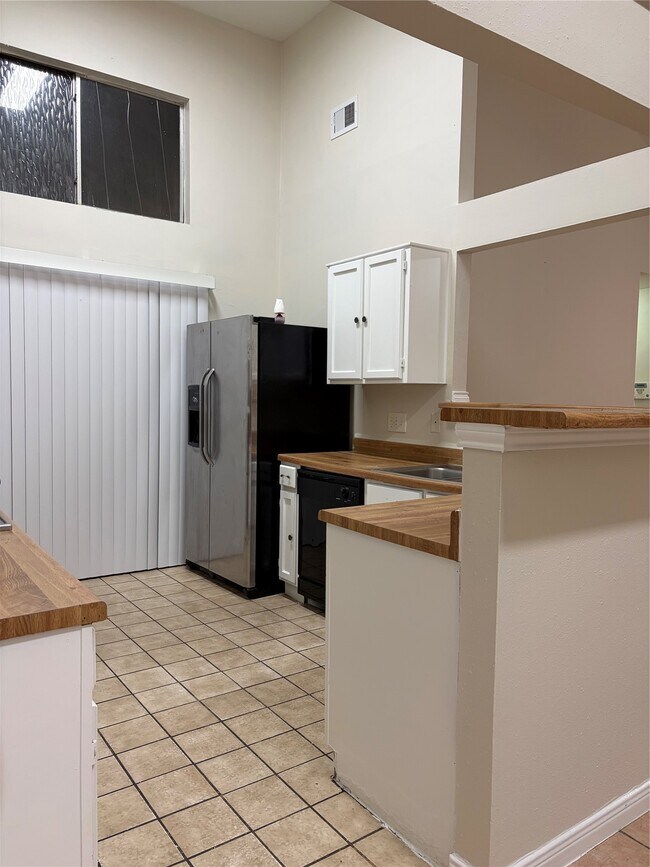 Building Photo - 7659 Alcomita Dr