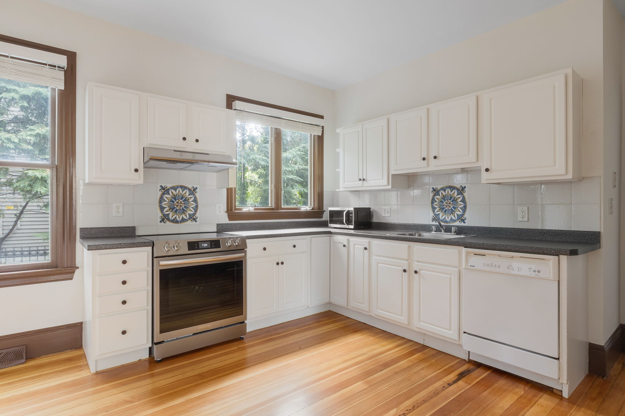 Building Photo - 88 Putnam Ave