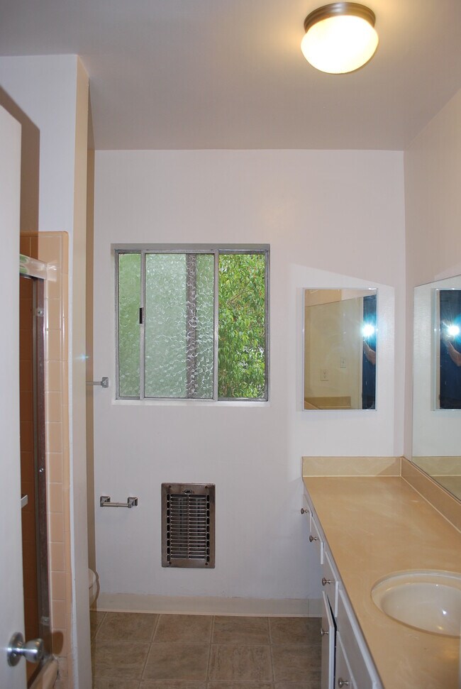 Bathroom - 236 S Mentor Ave