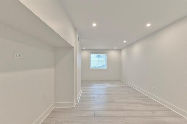 Building Photo - 109 Wyman St SE