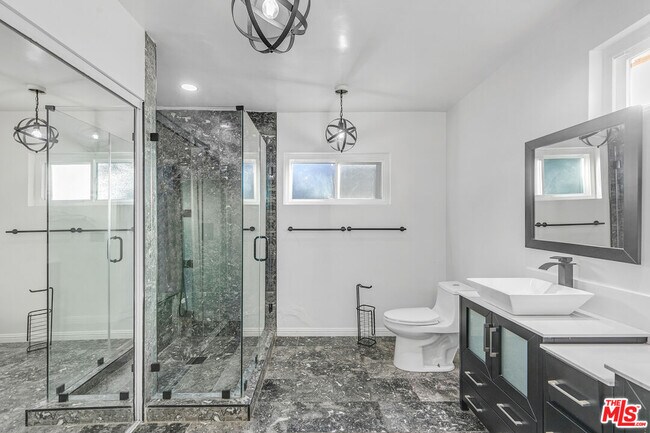 Building Photo - 13536 Hamlin St