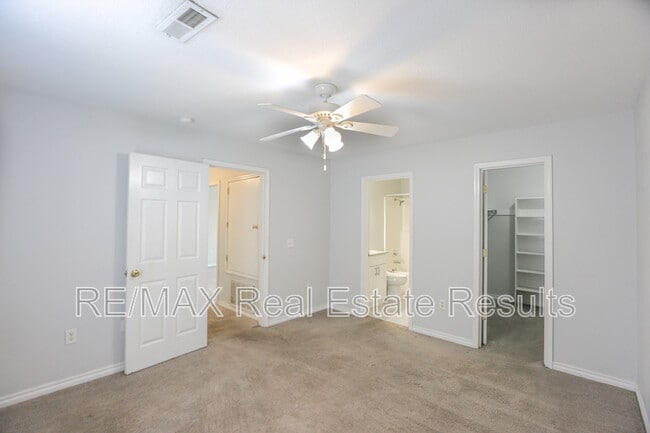 Building Photo - 602 Camellia Dr
