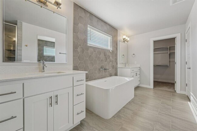 Building Photo - 520 NW 176th Terrace