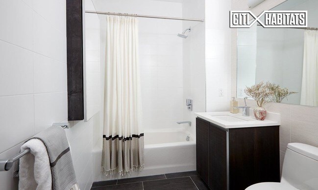 Building Photo - Sienna37