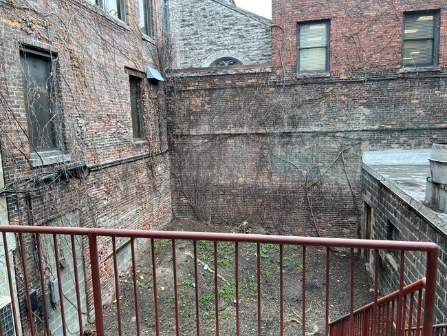 Deck overlooking Courtyard - 413 S Warren St