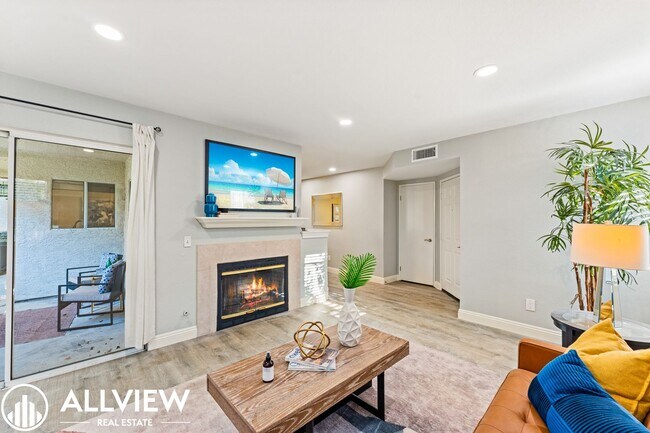 Building Photo - Beautifully Updated 2 Bed/2 Bath in Guard-Gated Ritz Pointe Community!