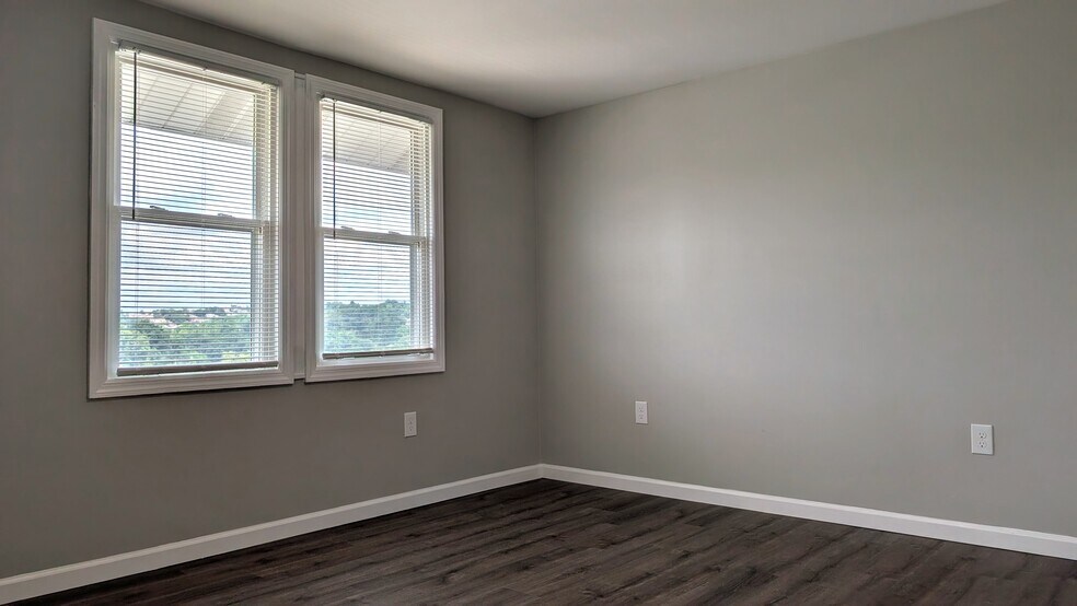 Building Photo - 2903 Homehurst Ave