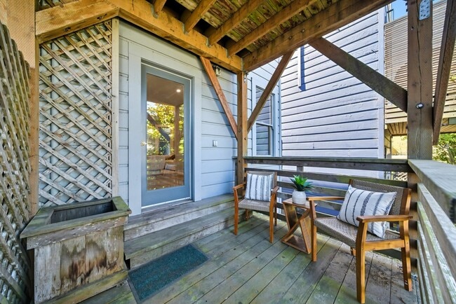 Building Photo - 438 30th St