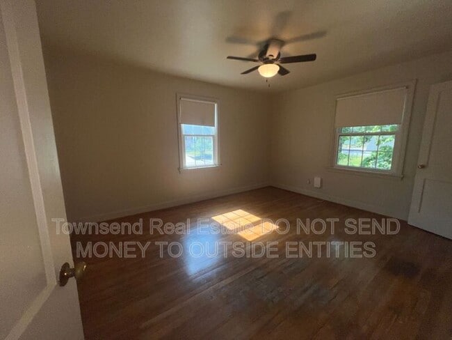 Building Photo - 507 Martine Rd