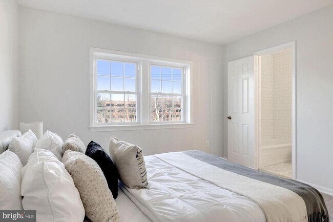 Building Photo - 4940 Bradley Blvd