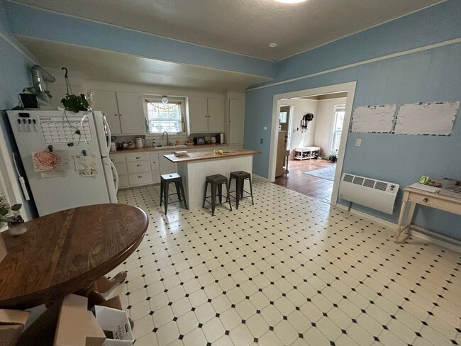 Building Photo - 900 Front St