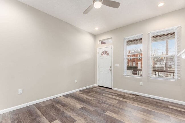 Building Photo - 1363 Summit St