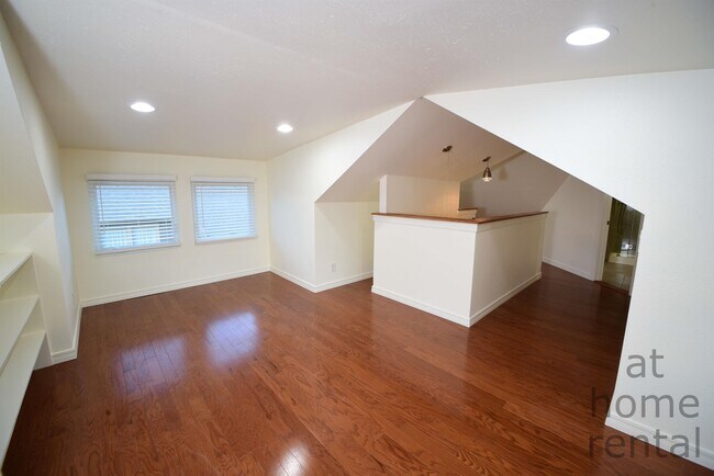 Building Photo - 1740 S Yorktown Ave