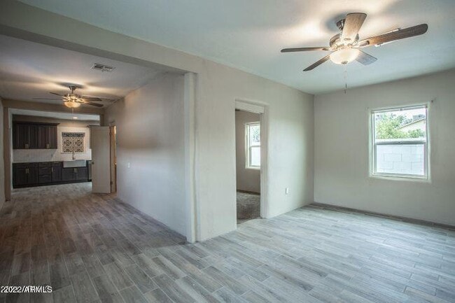 Building Photo - 2521 N 28th Pl