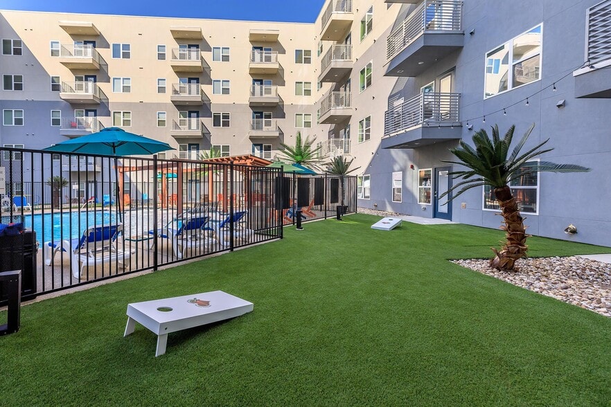 Building Photo - 2422 S Carrier Pkwy