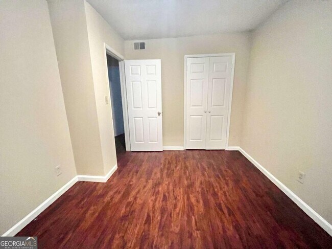 Building Photo - 100 Chalfont Dr