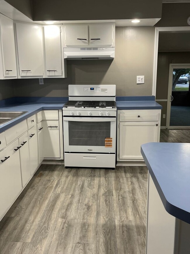 Building Photo - 3 bedroom 1 bath