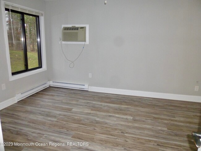 Building Photo - 127 Amberly Dr