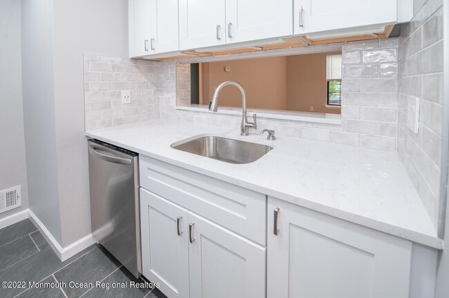 Building Photo - 506 Daffodil Dr