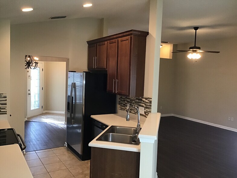 Building Photo - 705 Turkey Point Dr