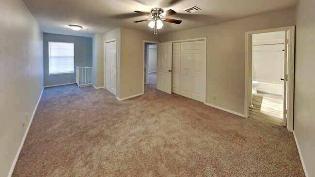 Building Photo - Welcome to this 2 bedroom, 2.5 bath home located in Shadow Mountain Condominiums!