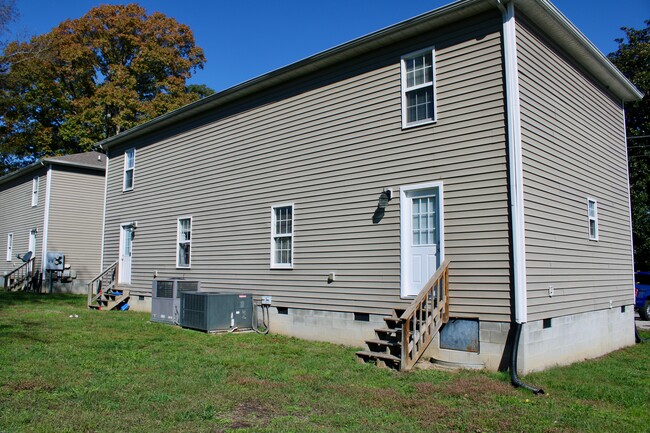 Rear of building leads to large common back yard. - 310 Chestnut Alley