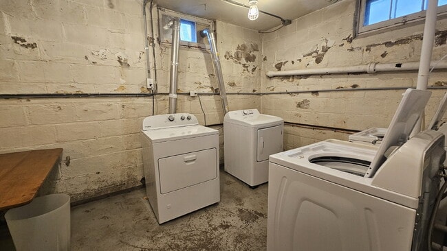 Building Photo - 4536 Grand Ave S