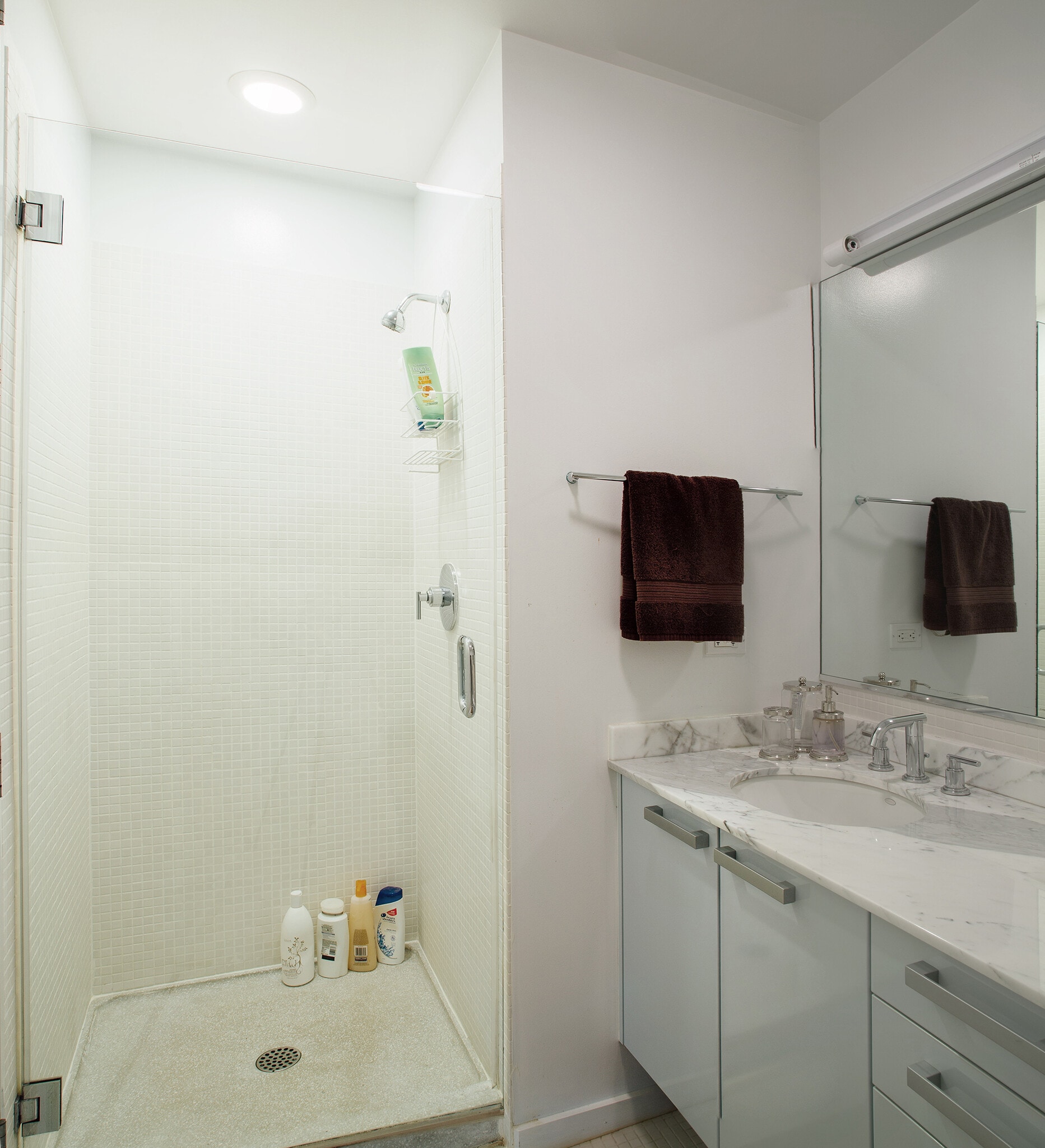 Building Photo - 550 N Saint Clair St