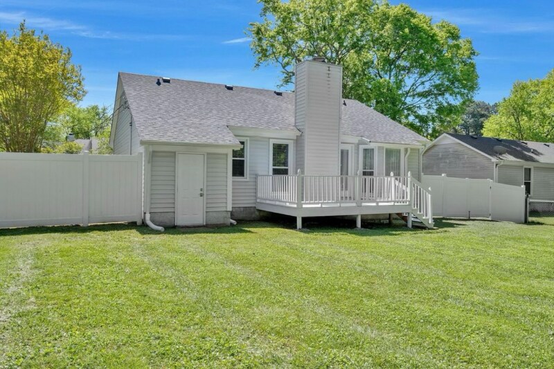 Building Photo - 1017 Rolling Meadow Dr