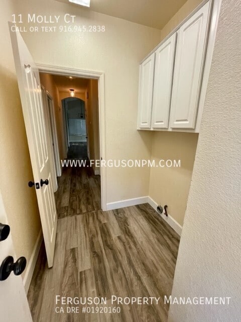 Building Photo - 11 Molly Ct